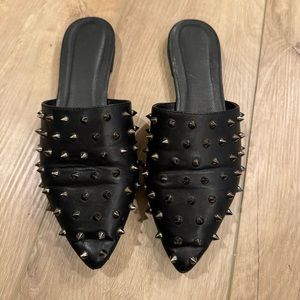 Black spike mules